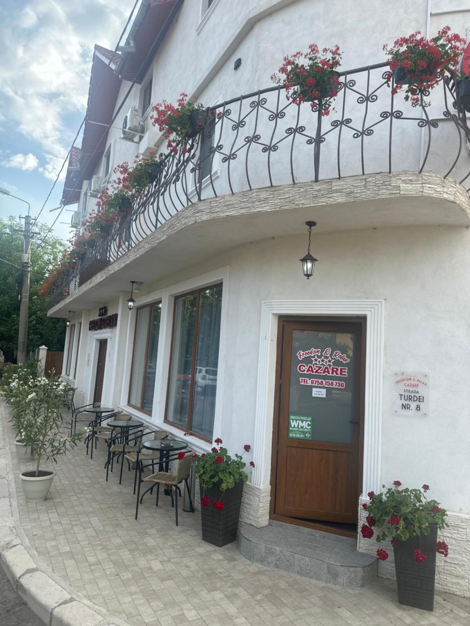 Hotel Freedom&Relax Buzau Exterior foto