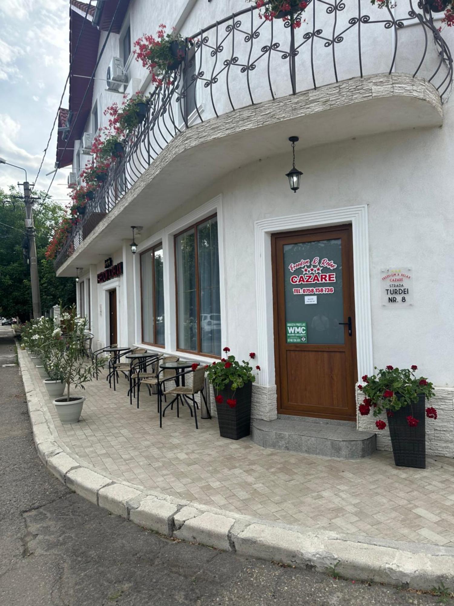 Hotel Freedom&Relax Buzau Exterior foto