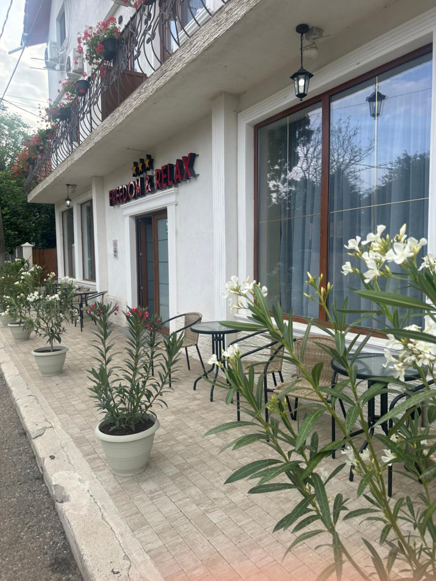 Hotel Freedom&Relax Buzau Exterior foto
