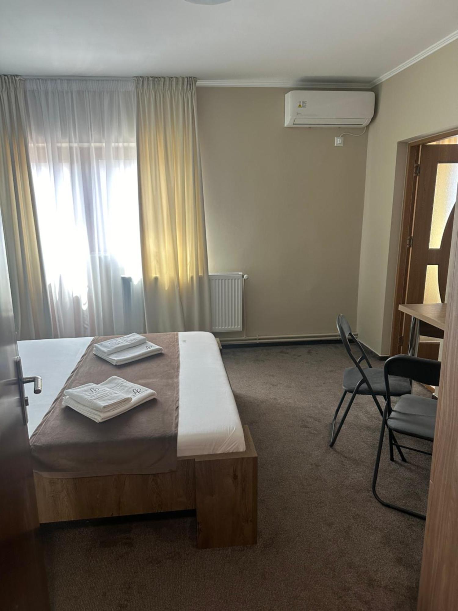 Hotel Freedom&Relax Buzau Exterior foto